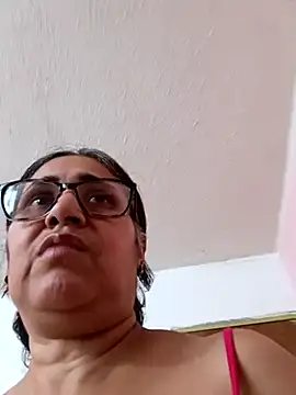 Snapshot of _candi chatting on 02.16.25 candi online show from 02.16.25