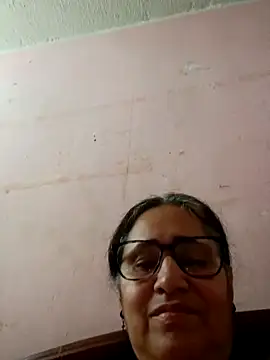 Snapshot of _candi chatting on 02.17.25 candi online show from 02.17.25