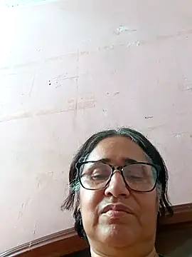 Snapshot of _candi chatting on 02.17.25 candi online show from 02.17.25