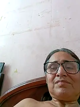 Snapshot of _candi chatting on 02.19.25 candi online show from 02.19.25