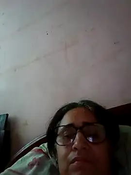 Snapshot of _candi chatting on 02.20.25 candi online show from 02.20.25