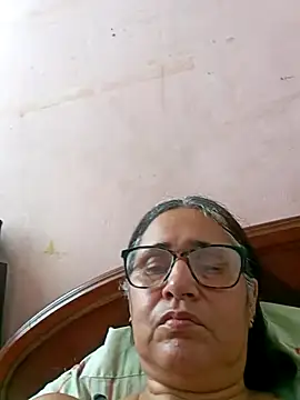 Snapshot of _candi chatting on 02.20.25 candi online show from 02.20.25