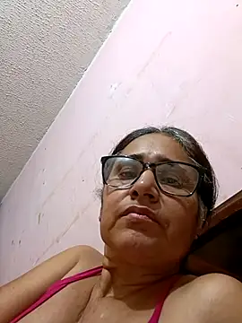 Snapshot of _candi chatting on 02.21.25 candi online show from 02.21.25