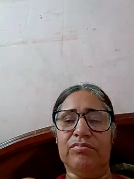 Snapshot of _candi chatting on 02.21.25 candi online show from 02.21.25