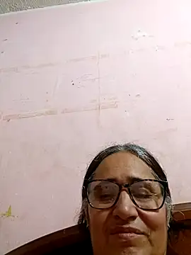 Snapshot of _candi chatting on 02.22.25 candi online show from 02.22.25