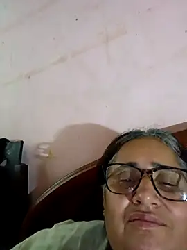 Snapshot of _candi chatting on 02.22.25 candi online show from 02.22.25