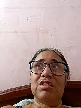 Snapshot of _candi chatting on 02.22.25 candi online show from 02.22.25