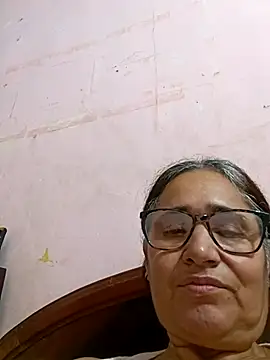 Snapshot of _candi chatting on 02.24.25 candi online show from 02.24.25