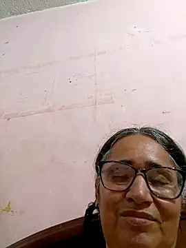 Snapshot of _candi chatting on 02.25.25 candi online show from 02.25.25