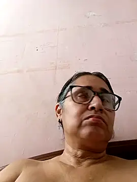 Snapshot of _candi chatting on 02.26.25 candi online show from 02.26.25