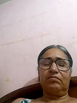 Snapshot of _candi chatting on 02.28.25 candi online show from 02.28.25