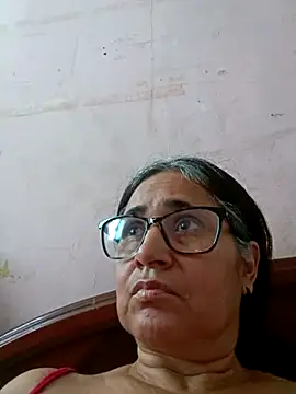 Snapshot of _candi chatting on 02.28.25 candi online show from 02.28.25