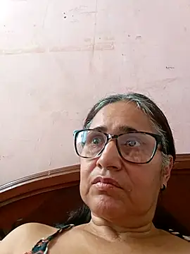 Snapshot of _candi chatting on 03.01.25 candi online show from 03.01.25