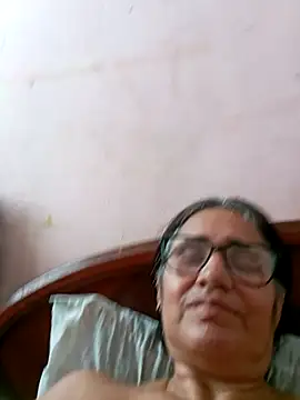 Snapshot of _candi chatting on 03.04.25 candi online show from 03.04.25