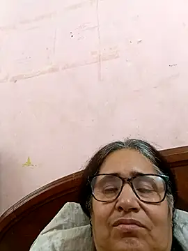 Snapshot of _candi chatting on 03.05.25 candi online show from 03.05.25