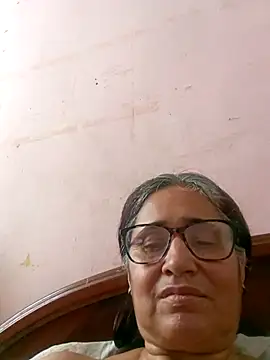 Snapshot of _candi chatting on 03.08.25 candi online show from 03.08.25