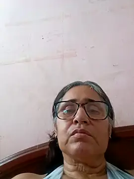 Snapshot of _candi chatting on 03.08.25 candi online show from 03.08.25