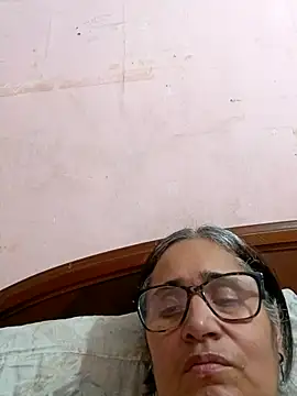 Snapshot of _candi chatting on 03.11.25 candi online show from 03.11.25