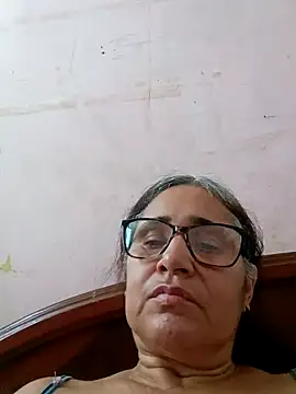 Snapshot of _candi chatting on 03.13.25 candi online show from 03.13.25