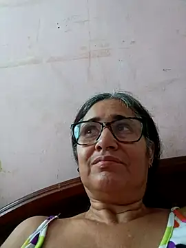 Snapshot of _candi chatting on 03.16.25 candi online show from 03.16.25