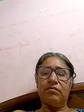 Snapshot of _candi chatting on 03.18.25 candi online show from 03.18.25