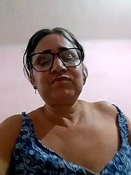 Snapshot of _candi chatting on 03.18.25 candi online show from 03.18.25