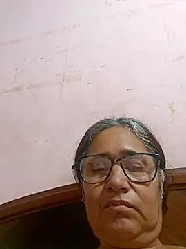 Snapshot of _candi chatting on 03.20.25 candi online show from 03.20.25