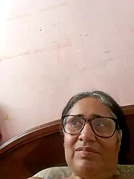 Snapshot of _candi chatting on 03.20.25 candi online show from 03.20.25