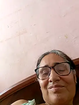 Snapshot of _candi chatting on 03.21.25 candi online show from 03.21.25