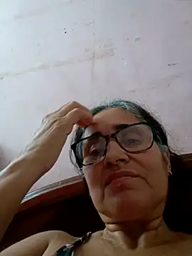 Snapshot of _candi chatting on 03.22.25 candi online show from 03.22.25