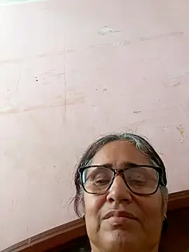 Snapshot of _candi chatting on 03.22.25 candi online show from 03.22.25