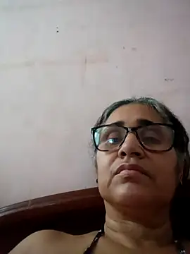 Snapshot of _candi chatting on 03.22.25 candi online show from 03.22.25