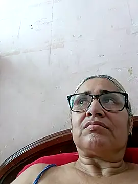 Snapshot of _candi chatting on 09.08.25 candi online show from 09.08.25