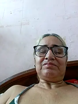 Snapshot of _candi chatting on 09.09.25 candi online show from 09.09.25