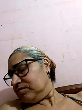 Snapshot of _candi chatting on 09.10.25 candi online show from 09.10.25