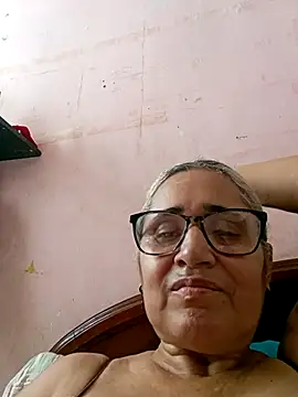 Snapshot of _candi chatting on 09.18.25 candi online show from 09.18.25