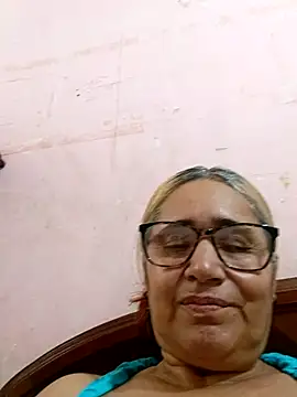 Snapshot of _candi chatting on 09.19.25 candi online show from 09.19.25