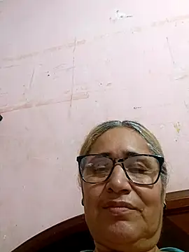 Snapshot of _candi chatting on 09.20.25 candi online show from 09.20.25