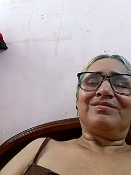 Snapshot of _candi chatting on 09.20.25 candi online show from 09.20.25