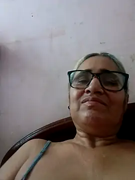 Snapshot of _candi chatting on 09.22.25 candi online show from 09.22.25