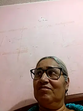 Snapshot of _candi chatting on 09.25.25 candi online show from 09.25.25