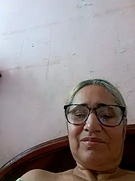 Snapshot of _candi chatting on 09.26.25 candi online show from 09.26.25