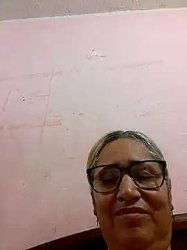 Snapshot of _candi chatting on 09.28.25 candi online show from 09.28.25