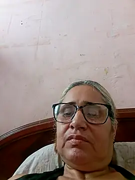 Snapshot of _candi chatting on 09.29.25 candi online show from 09.29.25