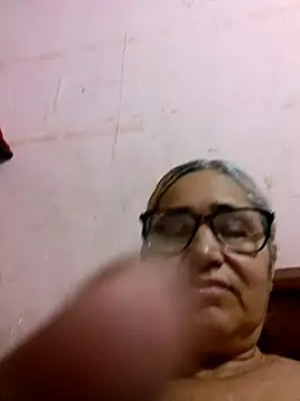 Snapshot of _candi chatting on 10.01.25 candi online show from 10.01.25