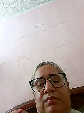 Snapshot of _candi chatting on 10.01.25 candi online show from 10.01.25