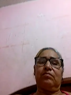 Snapshot of _candi chatting on 10.04.25 candi online show from 10.04.25