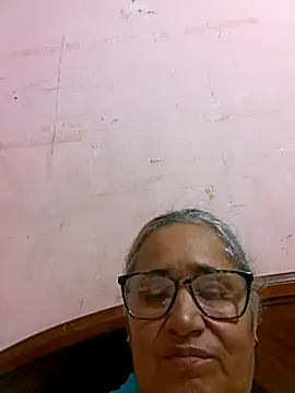 Snapshot of _candi chatting on 10.05.25 candi online show from 10.05.25