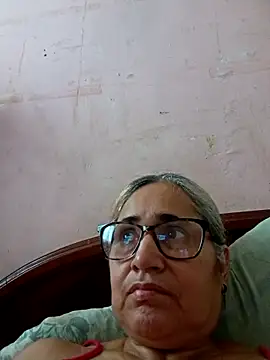 Snapshot of _candi chatting on 10.06.25 candi online show from 10.06.25