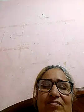 Snapshot of _candi chatting on 10.08.25 candi online show from 10.08.25